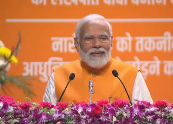 पीएम मोदी ने 1000 दीदियों को दी 10 हजार करोड़ की सौगात