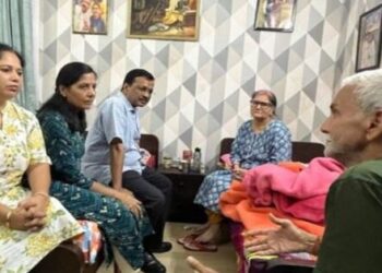 Kejriwal emotional card before going to jail Delhi take care of my parents