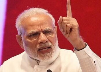 PM Modi cornered Congress on the pretext of emergency