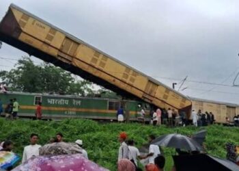 West Bengal major rail accident express train collides with goods train other coaches damaged Confirmation of death of 5 passengers