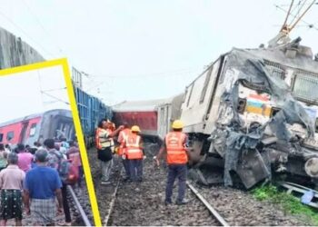 Jharkhand rail accident goods train collides with Howrah Mumbai Mail Express 3 passengers killed many injured