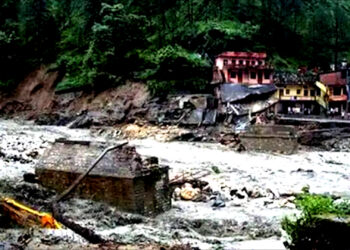 हिमाचल में बादल फटने से लेह-मनाली एनएच का हिस्सा बह गया; गुजरात में भारी बारिश से 8 लोगों की मौत