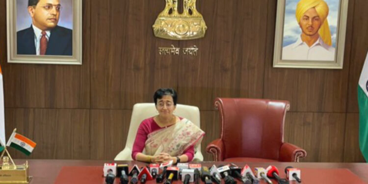 जानें दिल्ली की नई CM आतिशी ने ऑफिस में क्यों रखी एक खाली कुर्सी ? ..क्या है कुर्सी और केजरीवाल का संबंध..क्या है खड़ाउ राज