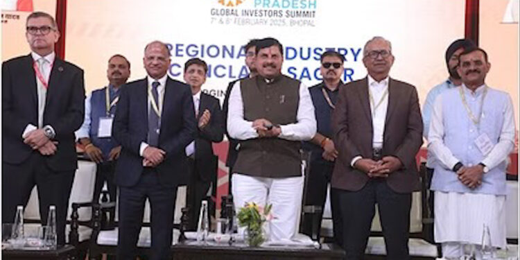 रीजनल इंडस्ट्री कांक्लेव से जागी निवेश की नई उम्मीद, जानें CM डॉ.मोहन यादव की उद्योग समूहों के प्रतिनिधियों से वन-टू-वन चर्चा में क्या हुई बात