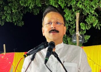 आखिर कौन थे बाबा सिद्दीकी, बॉलीवुड से क्या रिश्ता था?, हत्या पर क्यों गरमाई सियासत?