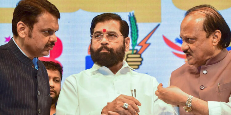 महाराष्ट्र में विधानसभा चुनाव…शिंदे सरकार का बड़ा दांव….लाडली बहनों के खाते में आएंगे इतने रुपये…मिलेगी एक साथ दो किस्त की राशि…