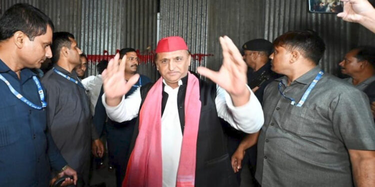 सपा प्रमुख अखिलेश यादव को JPNIC सेंटर जाने रोका…क्या है आखिर इसकी वजह…!