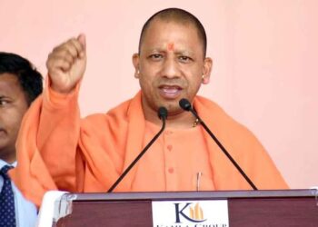 महाराष्ट्र में योगी की धमक…माया नगरी मुंबई में छाए ‘बंटेंगे तो कटेंगे’ वाले पोस्टर …क्या बीजेपी फिर चलने वाली है हरियाणा वाला दांव