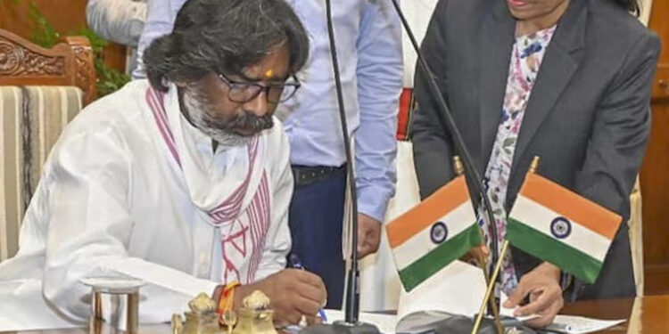 हेमंत सोरेन आज झारखंड के 14वें मुख्यमंत्री के रूप में शपथ लेंगे; विपक्षी दिखाएगा अपनी ताकत