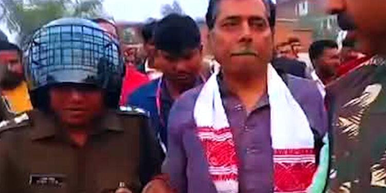 मध्यप्रदेश के रीवा जिले की मऊगंज से भाजपा विधायक प्रदीप पटेल में पहले करीब 48 घंटे से नजरबंद