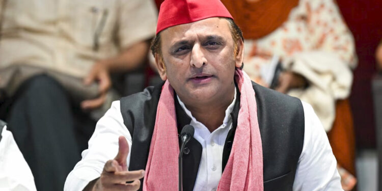 सपा प्रमुख अखिलेश का बड़ा आरोप…महाराष्ट्र चुनाव के बाद नहीं बचेगी यूपी सीएम की कुर्सी..दिल्ली वाले तलाश रहे मौका