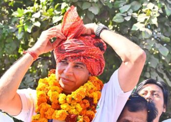 70 मीटर की पगड़ी…70 विधानसभा सीट- देवेन्द्र यादव