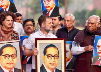 Amit Shah पर विपक्ष के हमले जारी, प्रियंका गांधी और अखिलेश यादव ने क्या कहा?