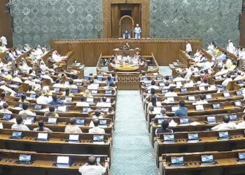 winter session of parliament के आठवें दिन हंगामे के आसार