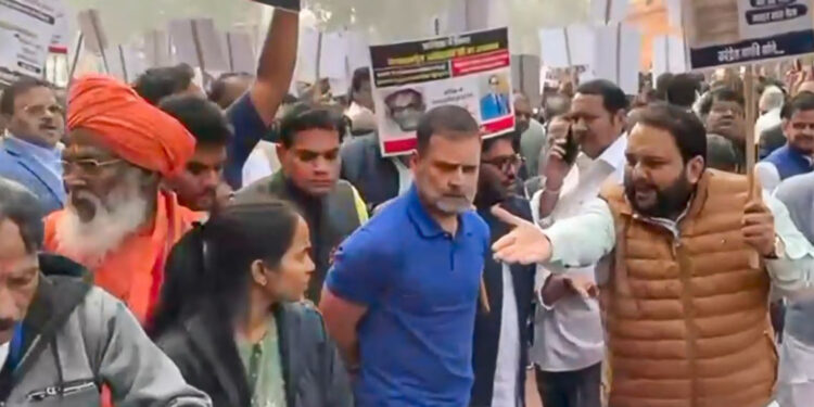 राहुल गांधी ने दिया बीजेपी सांसद को धक्का आई चोट राहुल गांधी ने दी सफाई