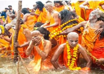 Maha Kumbh Prayagraj Women Naga Sadhu Triveni Sangam Bath