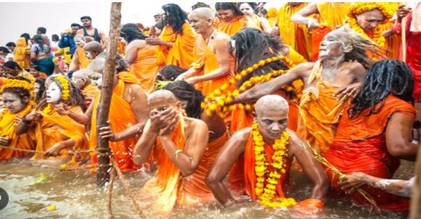 Maha Kumbh Prayagraj Women Naga Sadhu Triveni Sangam Bath