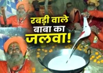 Mahakumbh Sadhu Saint Unique World Rabdi Baba Baba is distributing Rabdi