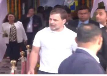 Queues at polling stations to elect government in Delhi on Wednesday 5 February