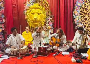 शक्तिधाम आश्रम द्वारा महाकुंभ मेला में “लव यूनाइट्स” कार्यक्रम आयोजित, इजरायल और भारतीय आध्यात्मिक संगीत का अद्भुत संगम