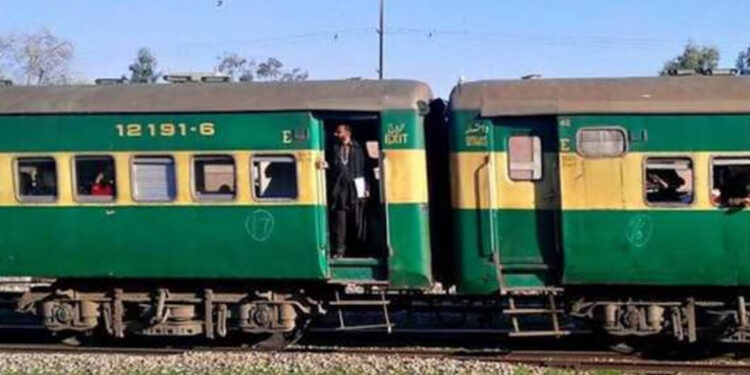 बलूच विद्रोहियों ने पाकिस्तान में ट्रेन का अपहरण कर 100 से अधिक यात्रियों को बंधक बनाया