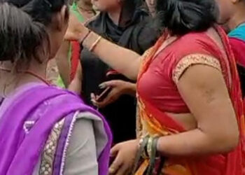 बख्शीश मांगे तो दे देना..वरना ये किन्नर ले लेंगे जान…! पैसों के लिए किन्नरों ने चलती ट्रेन में की युवक की हत्या…!