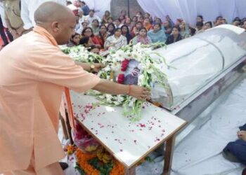 Shubham Dwivedi last rites performed CM Yogi Adityanath paid tribute at his home