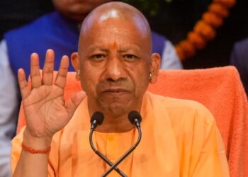 Investment in UP increased due to CM Yogi film stars praised CM Yogi