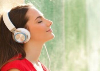 Do you also wear earphones or ear buds