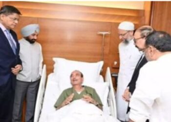 Why did Ghulam Nabi Azad have to be admitted to a hospital in Kuwait