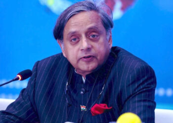 शशि थरूर Shashi Tharoor का सख्त बयान: “भारत अब दूसरा गाल आगे नहीं करेगा, आतंकवाद का जवाब सख्ती से दिया जाएगा”