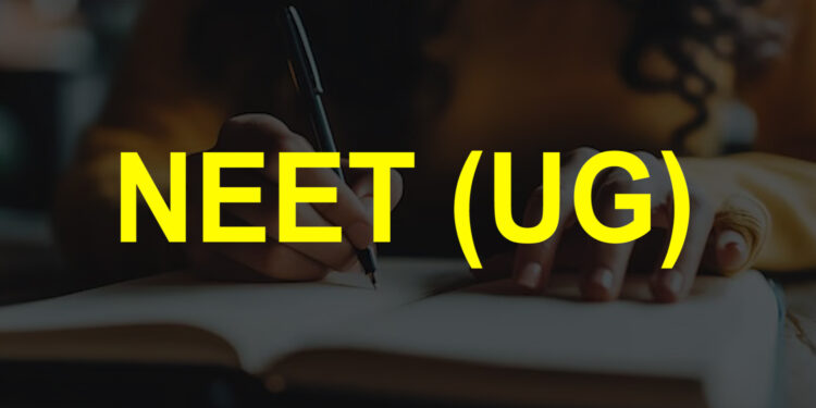 मध्य प्रदेश फिर लौटा मोमबत्ती युग इंदौर में बिगड़ा मौसम बच्चौं ने दी NEET (UG) परिक्षा मोमबत्ती जलाकर