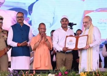 appointment letters were distributed simultaneously to 60244 newly appointed police in Lucknow