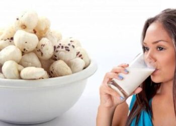 The combination of milk and lotus seeds will get rid of these 4 problems know its benefits