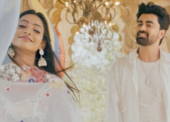 हीरोइन बनीं माला बेचने वाली मोनालिसा, अब चला रहीं दिलों पर राज