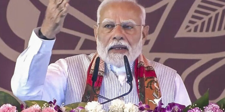 Bihar Election 2025: सीवान में पीएम मोदी का विपक्ष पर तीखा हमला….कहा ‘पंजे और लालटेन के शिकंजे’ ने बिहार को किया तबाह