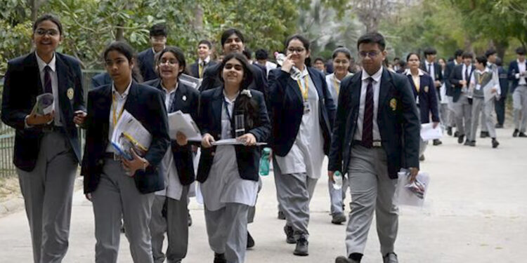 अब साल में दो बार होंगे CBSE 10वीं बोर्ड एग्जाम, 2026 से लागू होगी नई व्यवस्था