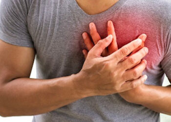 Cardiac Arrest के लक्षण: समय रहते पहचानिए ये चेतावनी संकेत, ऐसे बच सकती है जान