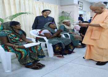 Chief Minister Yogi Adityanath heard the problems in Janta Darshan and gave instructions to the officials for quick solution