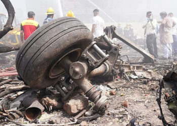 Air India हादसे में चौंकाने वाला मोड़ – क्या फ्यूल स्विच बंद होने से बंद हुए दोनों इंजन?