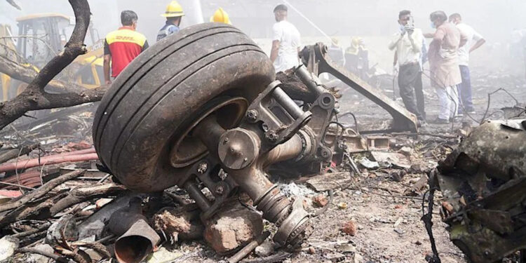 Air India हादसे में चौंकाने वाला मोड़ – क्या फ्यूल स्विच बंद होने से बंद हुए दोनों इंजन?