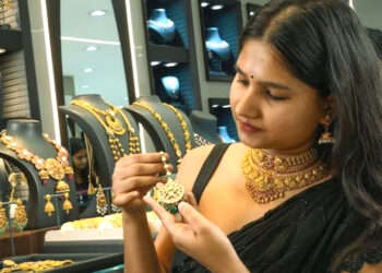 Gold Rate to day : आज सोना सस्ता, चांदी फिर महंगी: गोल्ड ₹98,274 प्रति 10 ग्राम, सिल्वर ₹1.13 लाख के पार