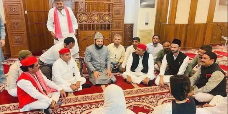 अखिलेश यादव Akhilehs Yadav की मस्जिद में मीटिंग पर सियासत गरम: अब उसी मस्जिद में बीजेपी की बैठक का ऐलान
