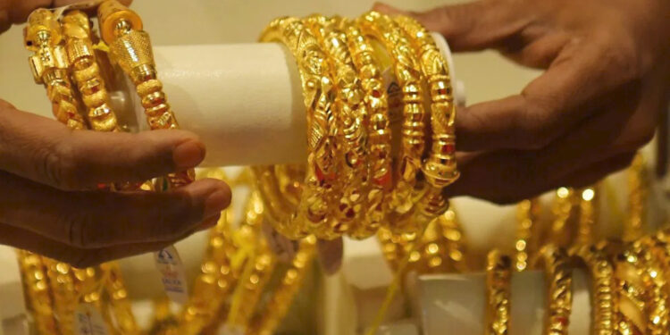 Gold Rate Today: 1 लाख के पार पहुंचा सोना, भारी गिरावट के बाद भी आम आदमी की पहुंच से बाहर