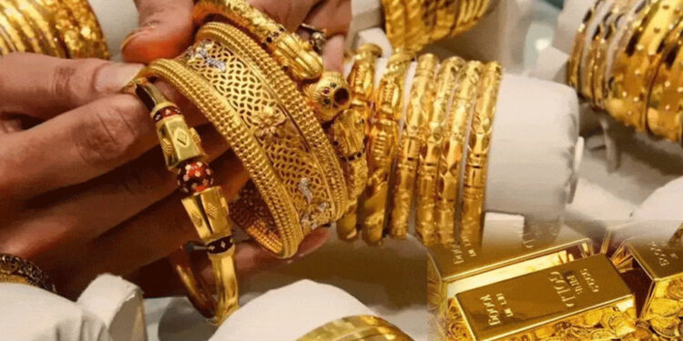 Gold Price Today: लगातार दूसरे दिन सोने की कीमत में उछाल, 24 कैरेट गोल्ड 9,889 रुपये/ग्राम दिल्ली, मुंबई, पटना और कानपुर समेत कई शहरों में दिखा असर