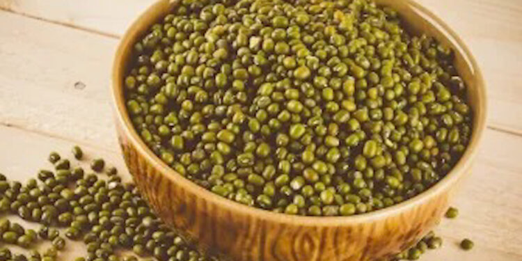 Vitamin B12 : शुद्ध शाकाहारी के लिए वरदान है मूंग दाल: विटामिन B12 की कमी दूर करने में कारगर उपाय