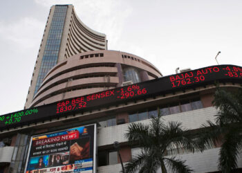 दिन के निचले स्तर से 650 अंक उछला बाजार: सेंसेक्स 82,100 पर, निफ्टी में भी 80 अंकों की तेजी