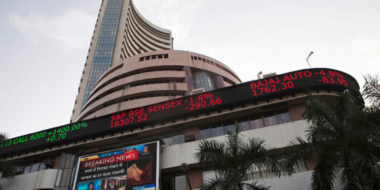 दिन के निचले स्तर से 650 अंक उछला बाजार: सेंसेक्स 82,100 पर, निफ्टी में भी 80 अंकों की तेजी