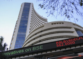 Indian Share Market: निफ्टी 25,200 के पार, निवेशकों में जोश! गिफ्ट निफ्टी, एशियाई और वॉल स्ट्रीट से मिले पॉजिटिव संकेत