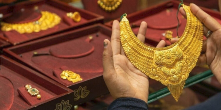 Gold Price Today Delhi: दिल्ली में 24 कैरेट सोने की कीमत में ₹500 की तेजी